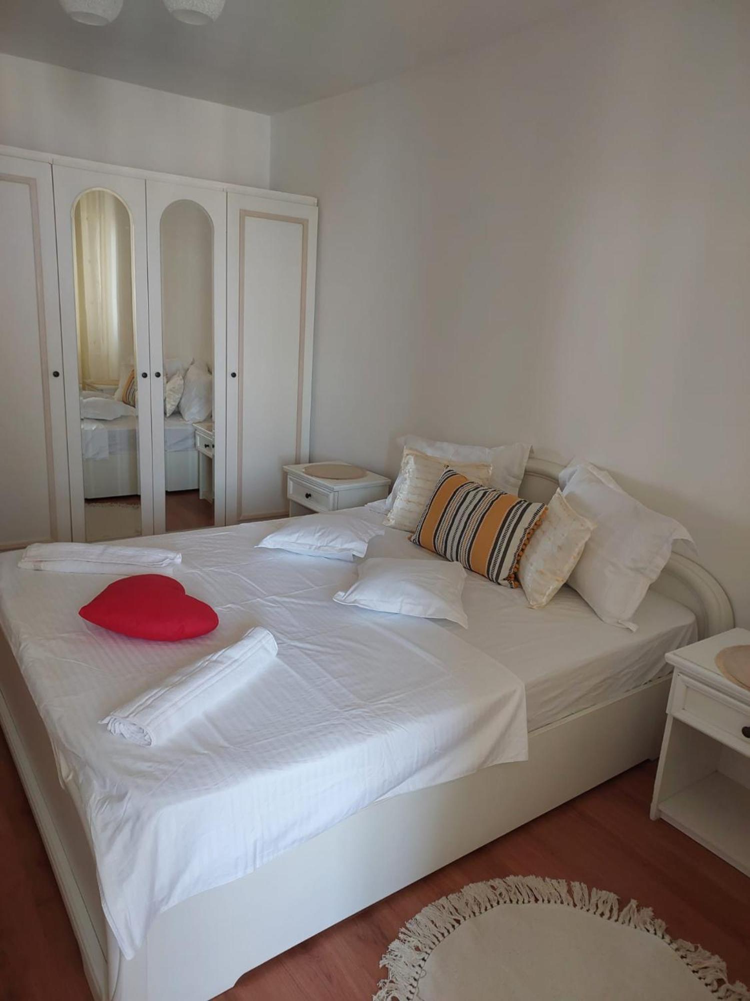 Panorama Mega Apartament Pantelimon Boekarest Buitenkant foto