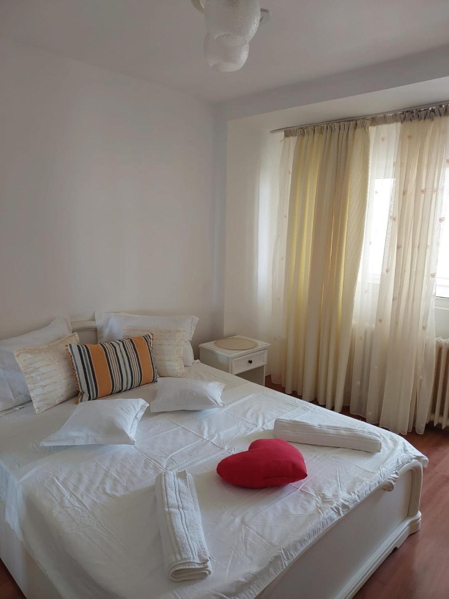 Panorama Mega Apartament Pantelimon Boekarest Buitenkant foto